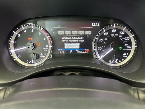 Used 2024 Toyota Highlander XLE AWD/4WD image 26