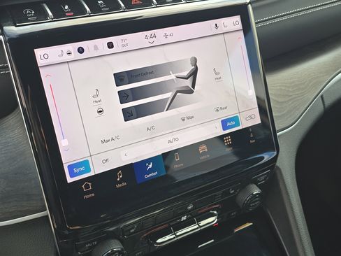 Used 2024 Jeep Grand Cherokee Limited image 19