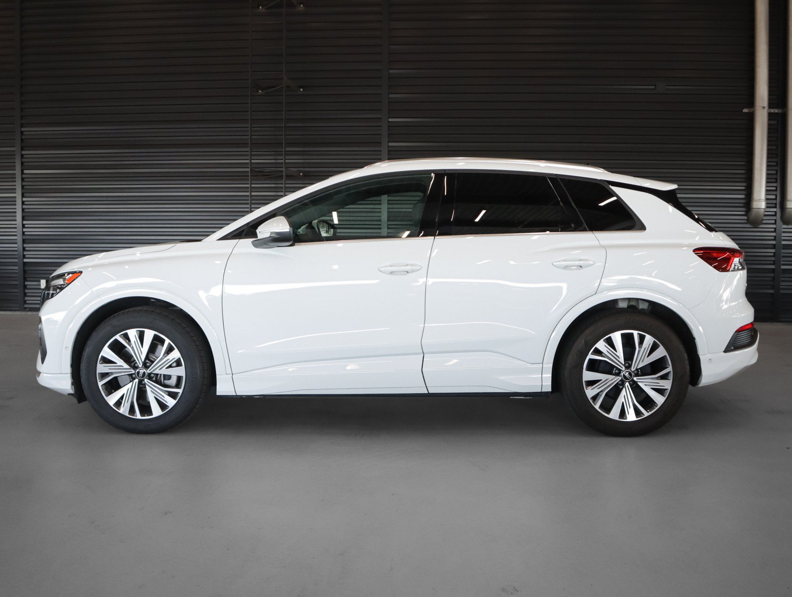 Used 2023 Audi Q4 e-tron Premium Plus RWD image 13