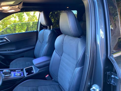 Used 2024 Mitsubishi Outlander SE Black Edition image 29