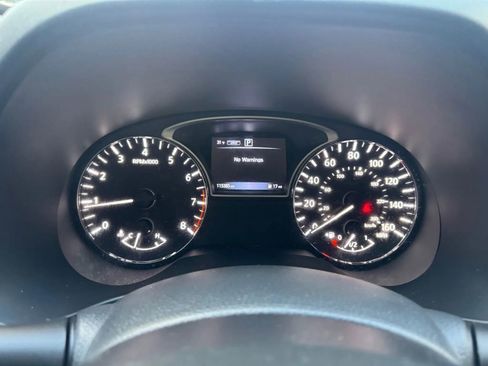 Used 2017 Nissan Pathfinder SV image 12