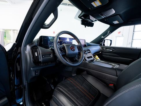 Used 2025 Nissan Armada PRO-4X AWD/4WD image 30