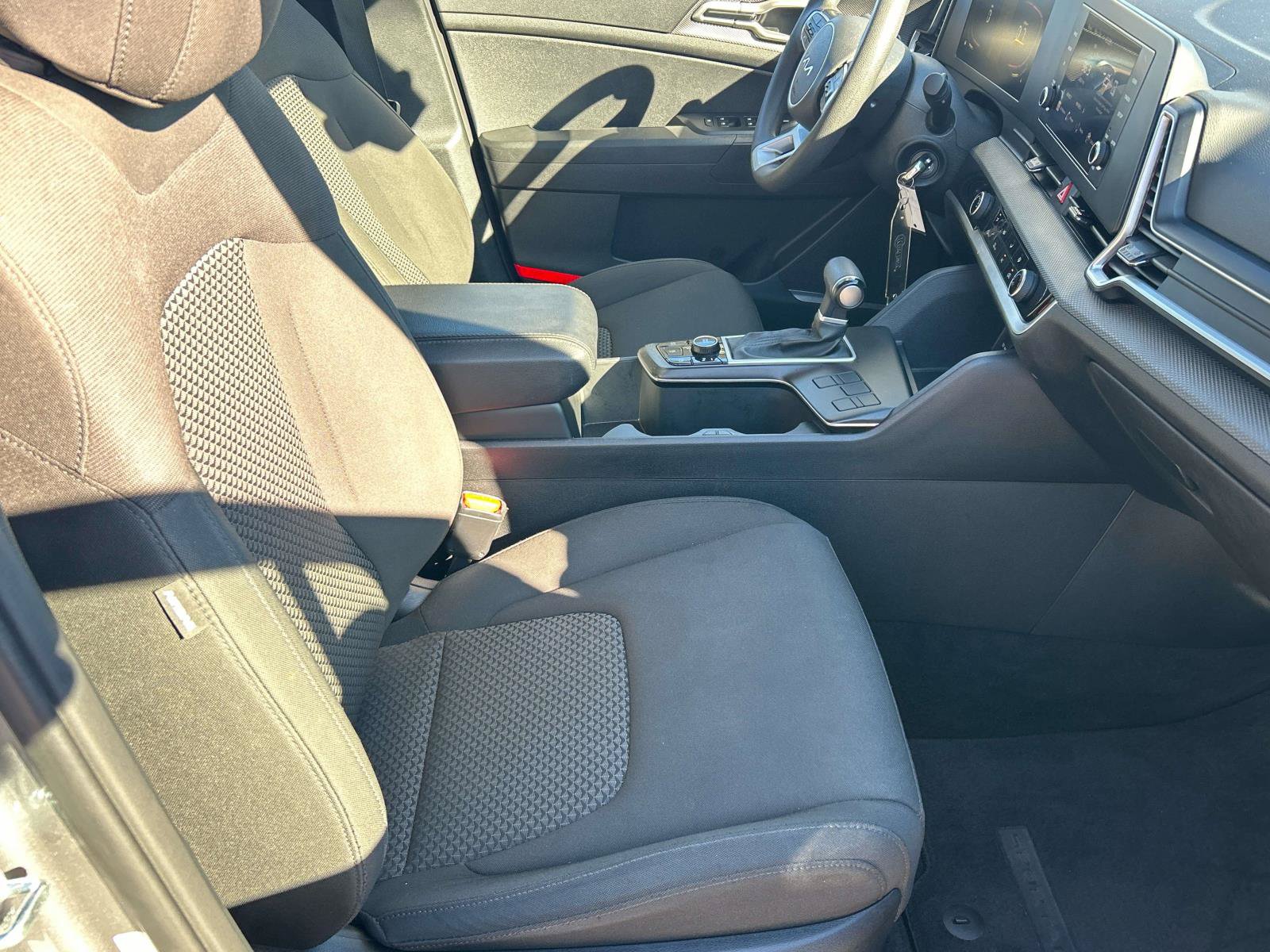 Used 2024 Kia Sportage LX FWD image 23