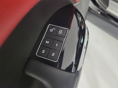 Used 2020 Land Rover Range Rover Sport HST image 19