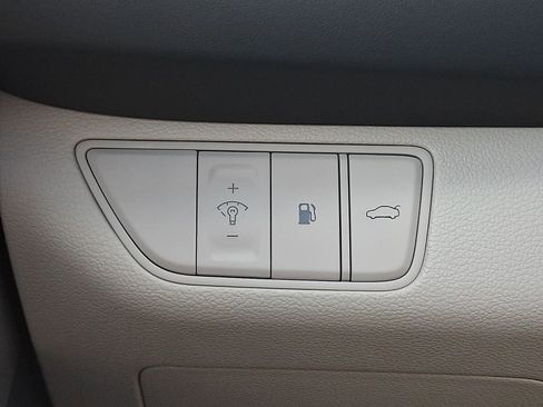 Used 2023 Genesis G70 2.0T image 24