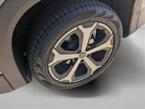 Used 2026 Volkswagen Tiguan SE AWD/4WD image 21