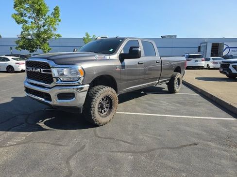 Used 2024 RAM 2500 Tradesman w/ Chrome Appearance Group AWD/4WD image 6