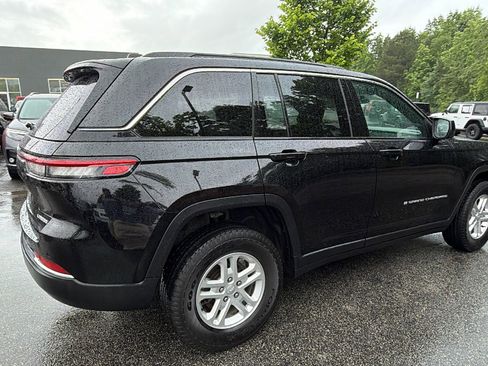 Used 2024 Jeep Grand Cherokee Laredo w/ Luxury Tech Group I AWD/4WD image 8