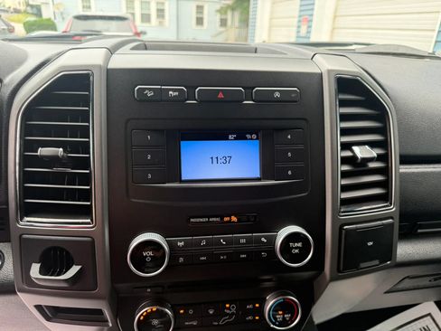 Used 2018 Ford Expedition XLT AWD/4WD image 25