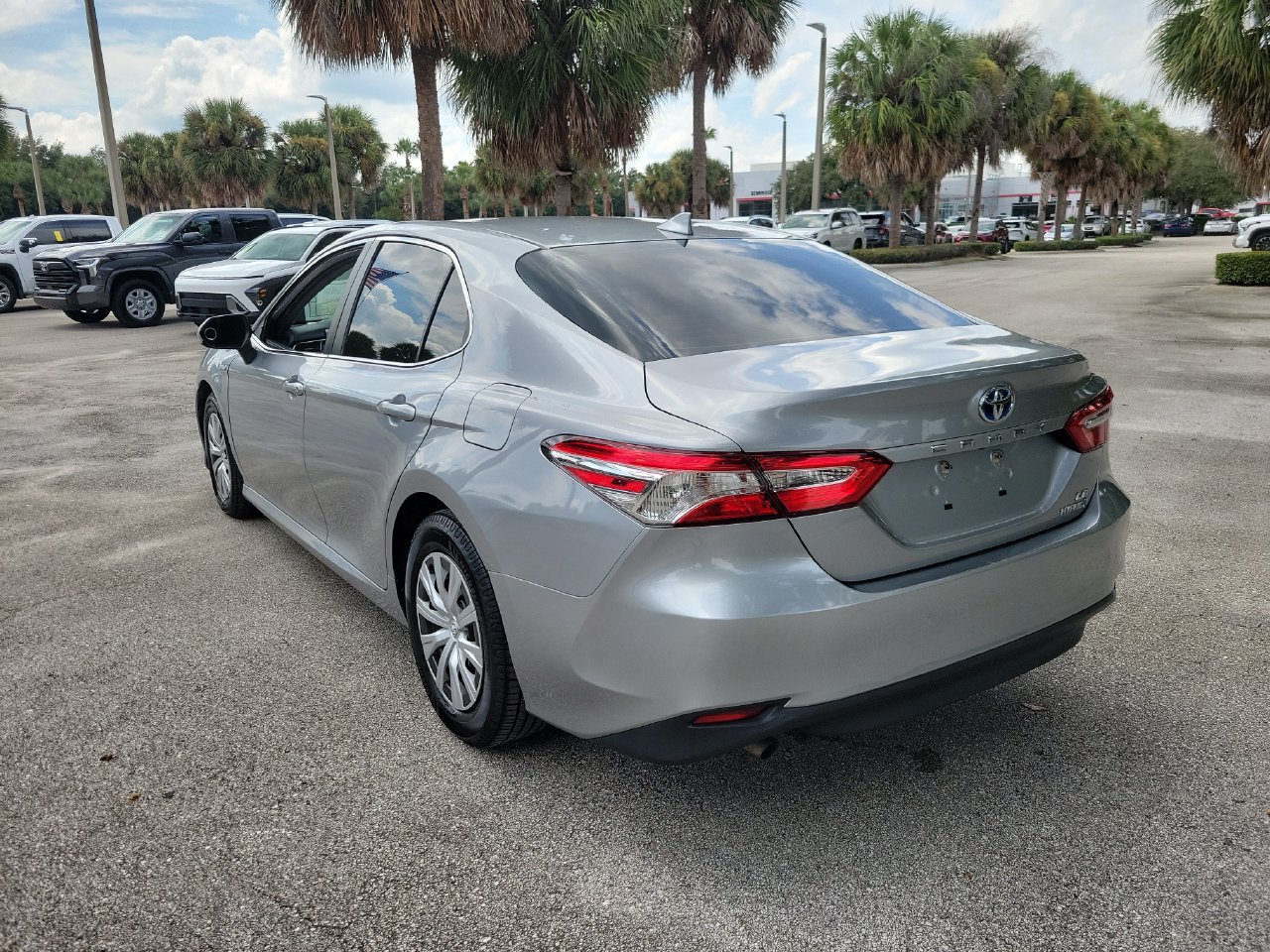 Used 2019 Toyota Camry LE FWD image 4