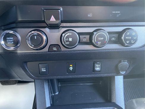 Used 2019 Toyota Tacoma TRD Sport AWD/4WD image 26