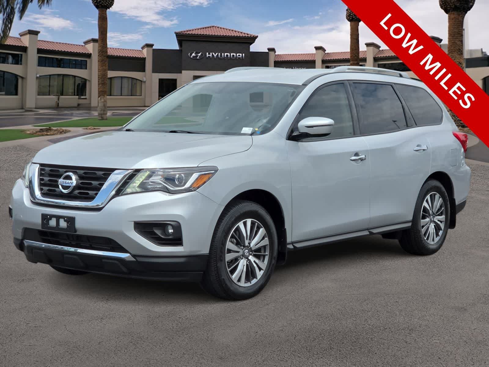 Used 2020 Nissan Pathfinder SV FWD image 4