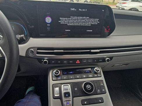 Used 2025 Hyundai Palisade SEL FWD image 13