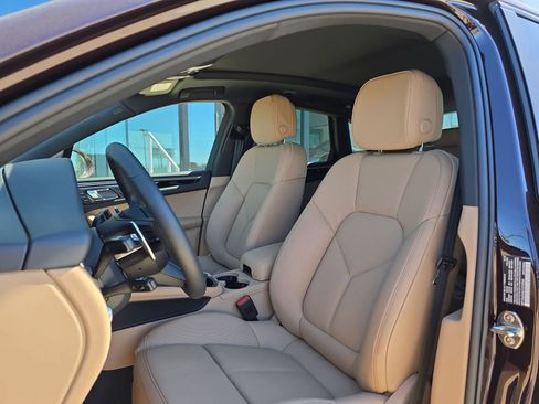 New 2026 Porsche Macan image 5