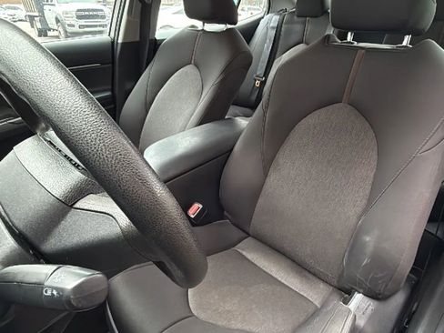 Used 2020 Toyota Camry LE image 20