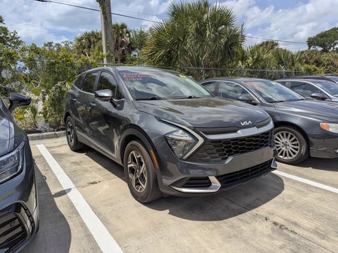 Used 2023 Kia Sportage LX image 1