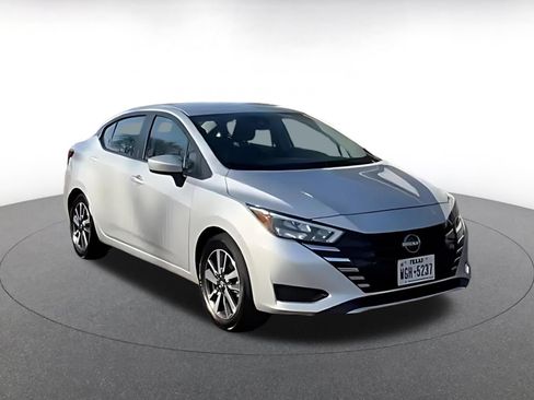 Used 2025 Nissan Versa SV FWD image 3