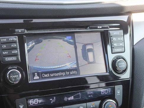 Used 2016 Nissan Rogue SV w/ SV Premium Package image 34