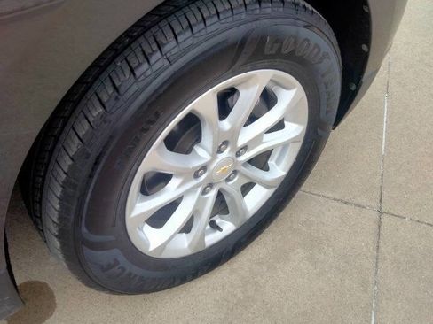 Used 2019 Chevrolet Equinox LS w/ LS Convenience Package image 25