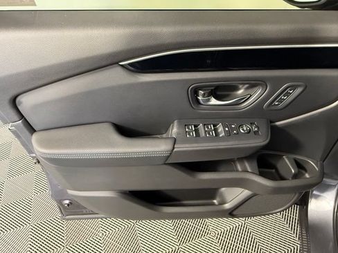 Used 2025 Honda Pilot EX-L image 14