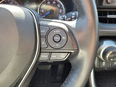 Used 2021 Toyota RAV4 XLE Premium image 34