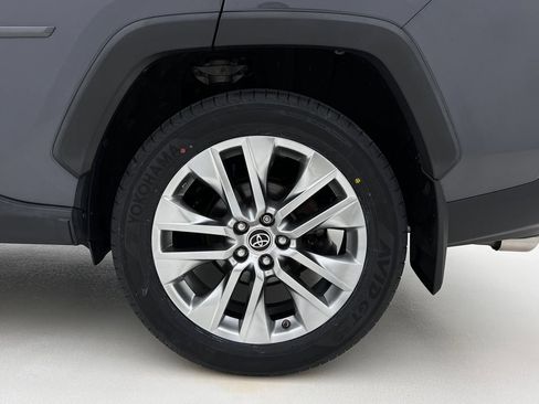 Used 2019 Toyota RAV4 Limited w/ Advanced Technology Package AWD/4WD image 28