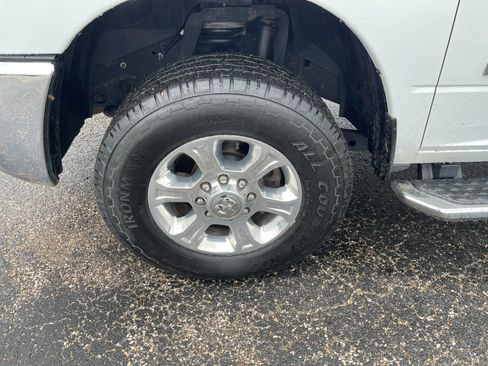 Used 2024 RAM 2500 Big Horn AWD/4WD image 30