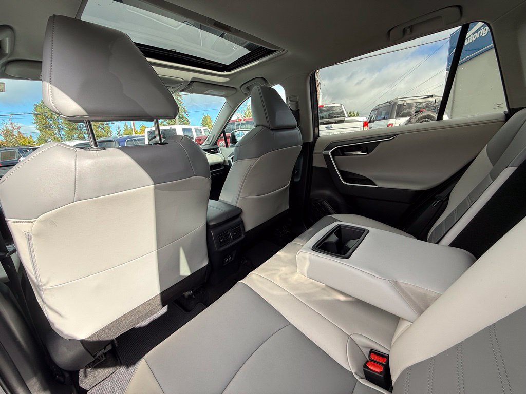 Used 2019 Toyota RAV4 Limited AWD/4WD image 16