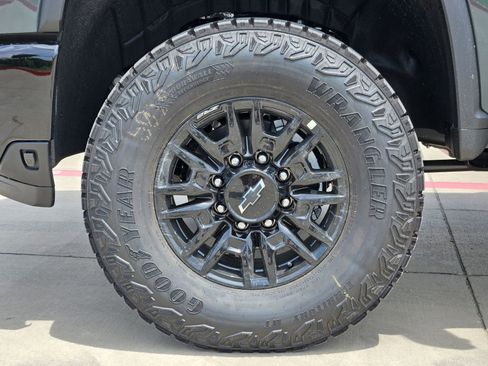New 2026 Chevrolet Silverado 2500 ZR2 AWD/4WD image 13