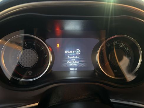 Used 2021 Dodge Challenger SXT image 15