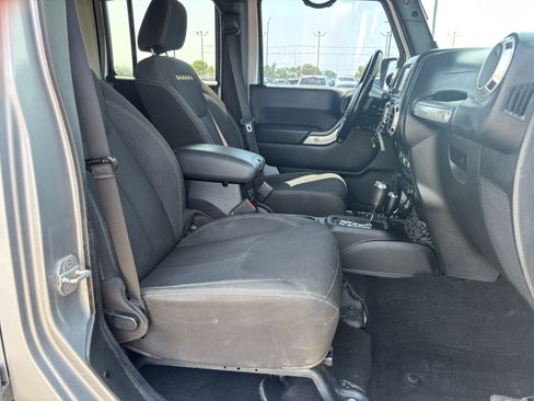 Used 2014 Jeep Wrangler Unlimited Sahara w/ Connectivity Group AWD/4WD image 21