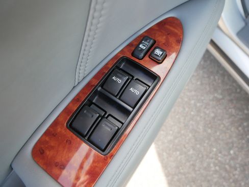 Used 2006 Toyota Avalon Limited FWD image 22