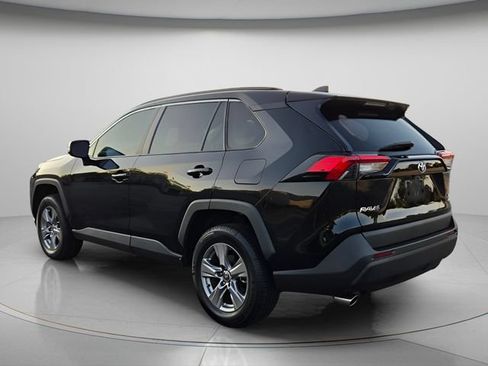 Used 2022 Toyota RAV4 XLE w/ Convenience Package AWD/4WD image 4