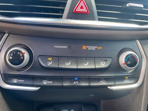 Used 2020 Hyundai Santa Fe SE image 21