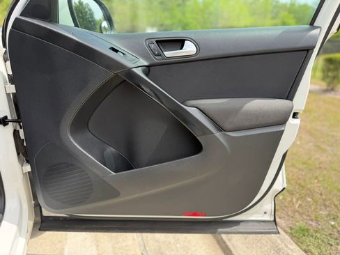 Used 2014 Volkswagen Tiguan S image 29