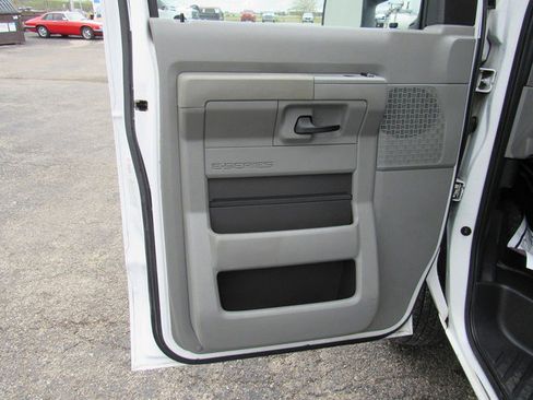 Used 2022 Ford E-350 and Econoline 350 Super Duty RWD image 22