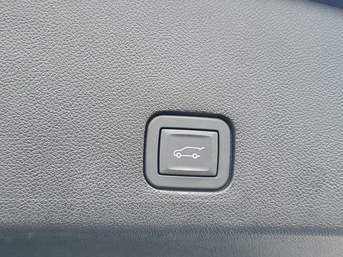 Certified 2024 Cadillac XT6 Luxury AWD/4WD image 10