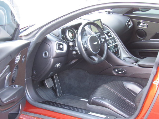 Used 2017 Aston Martin DB11 V12 RWD image 12