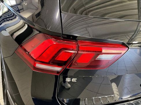 Used 2023 Volkswagen Tiguan SE AWD/4WD image 34
