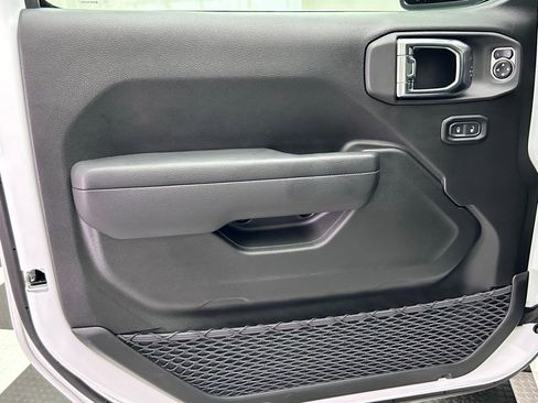 New 2025 Jeep Gladiator Sport image 12