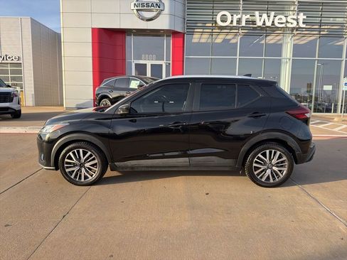Used 2021 Nissan Kicks SV image 2