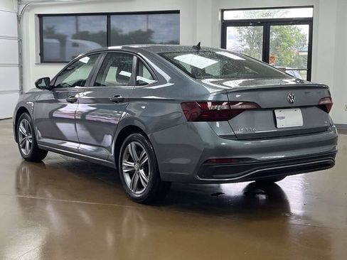 Used 2024 Volkswagen Jetta SE FWD image 7