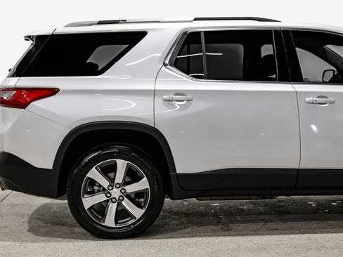Used 2018 Chevrolet Traverse LT FWD image 12