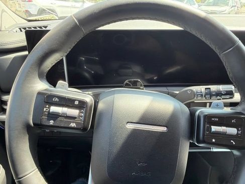 Used 2025 Hyundai Santa Fe Limited AWD/4WD image 28