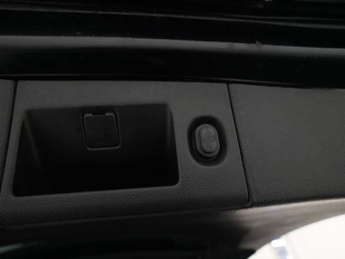 Used 2019 Cadillac Escalade Premium Luxury image 15