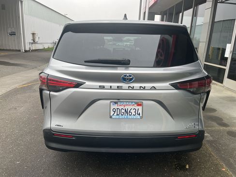 Used 2022 Toyota Sienna XLE AWD/4WD image 15