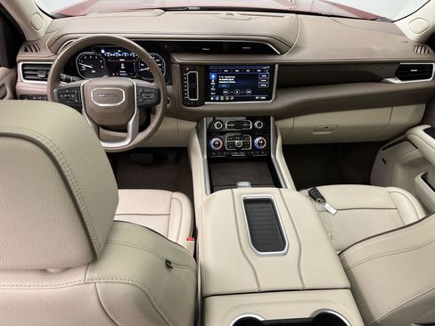 Certified 2021 GMC Yukon XL Denali w/ Denali Premium Package AWD/4WD image 4