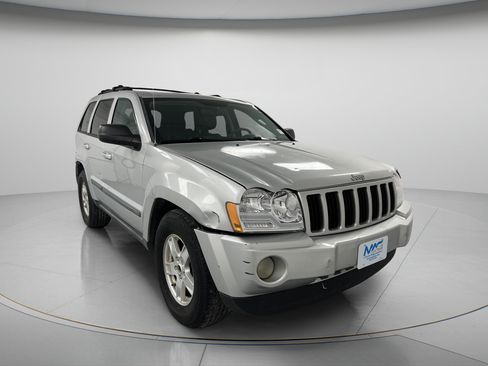 Used 2007 Jeep Grand Cherokee Laredo AWD/4WD image 2