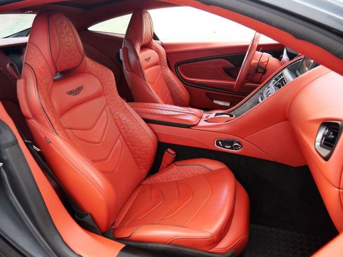 Used 2019 Aston Martin DBS Superleggera RWD image 12
