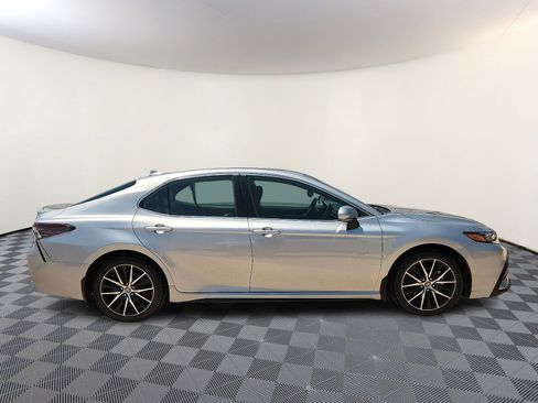 Used 2024 Toyota Camry SE FWD image 5